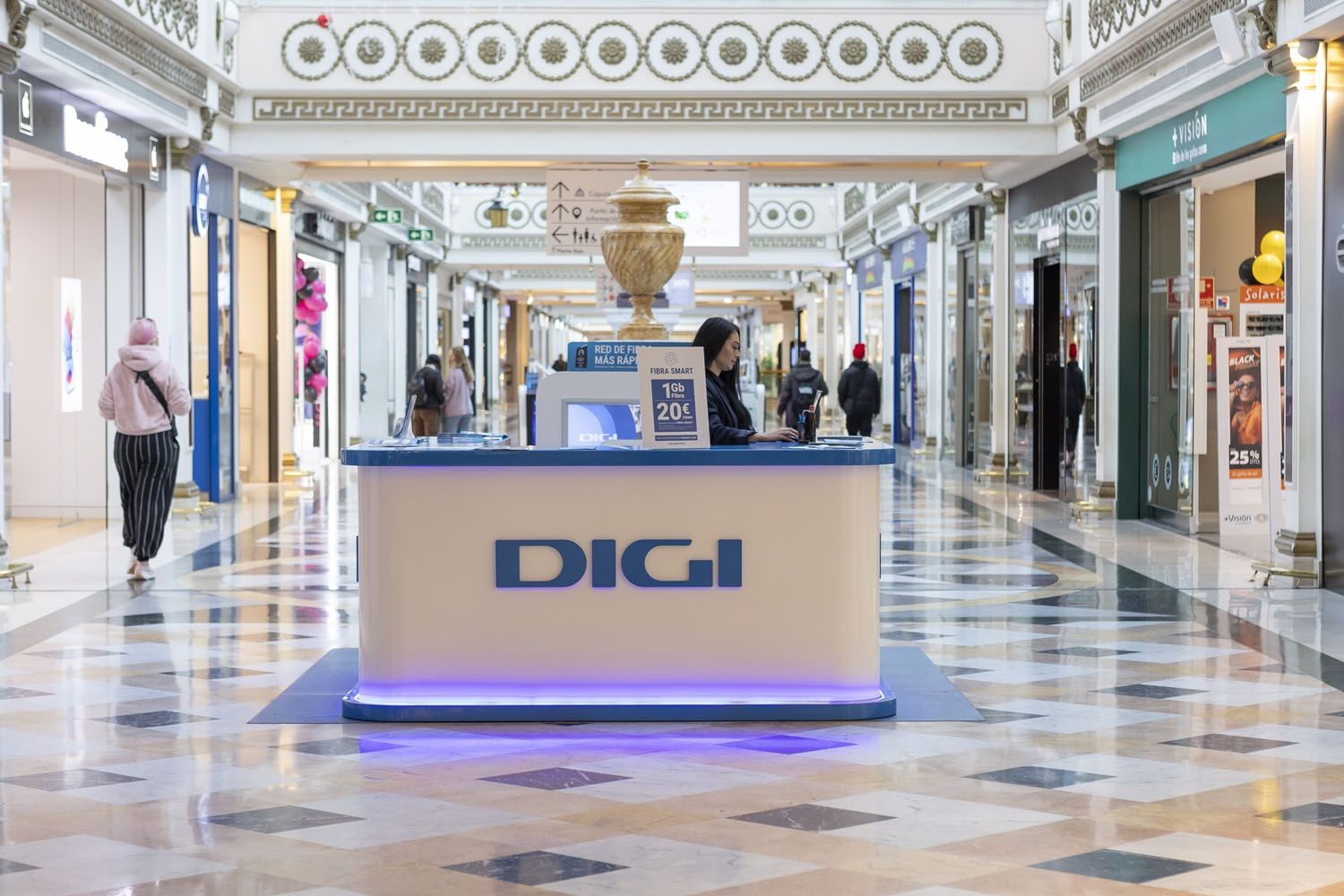 Una tienda de Digi en un centro comercial / EP