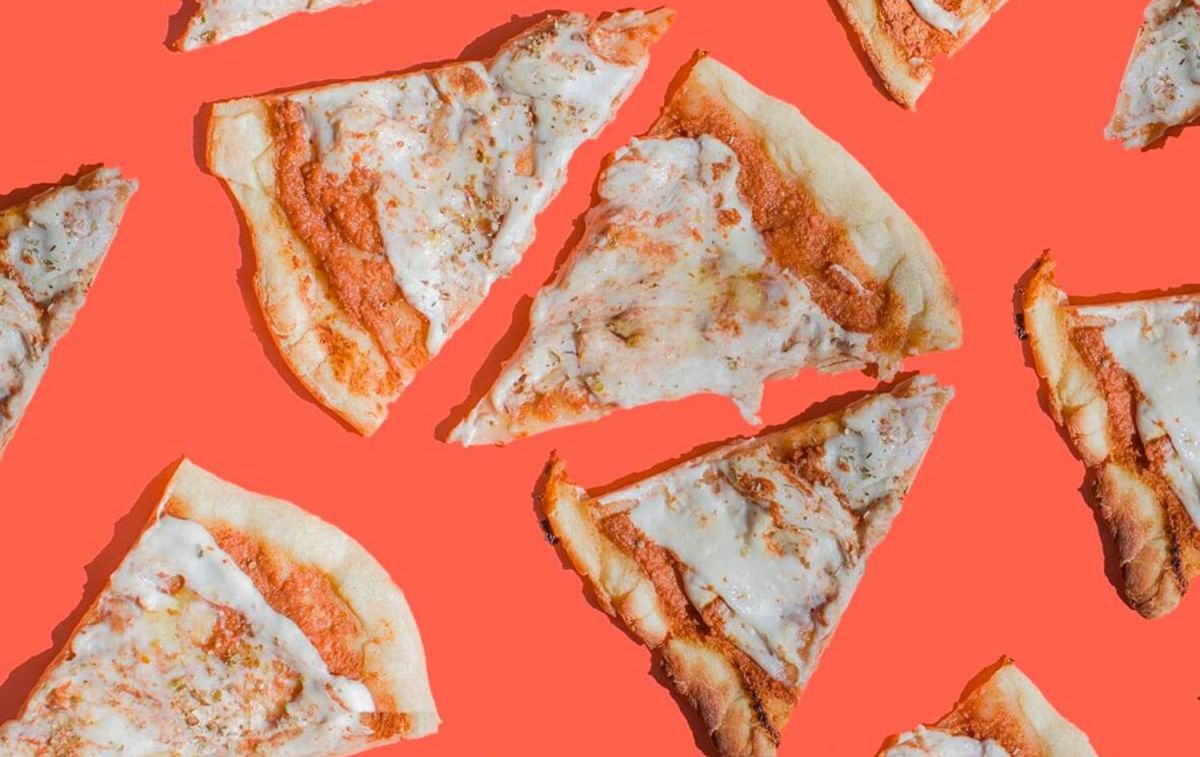 Trozos de pizza con 'mozza' / VÄCKA