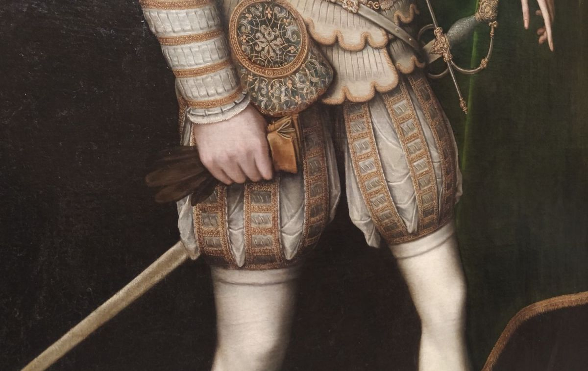 Detalle del retrato de Maximiliano II en el que porta unos guantes perfumados / CG