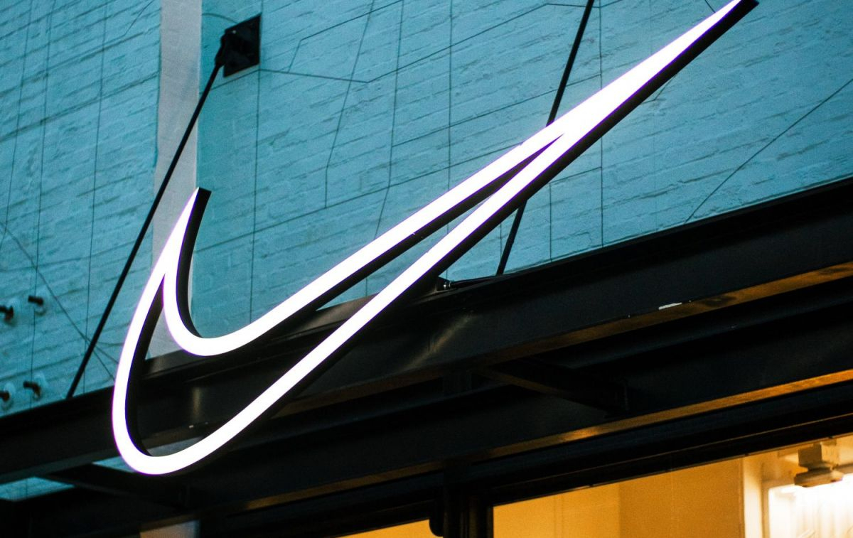 El logo de Nike en una tienda / UNSPLASH El logo de Nike en una tienda / UNSPLASH