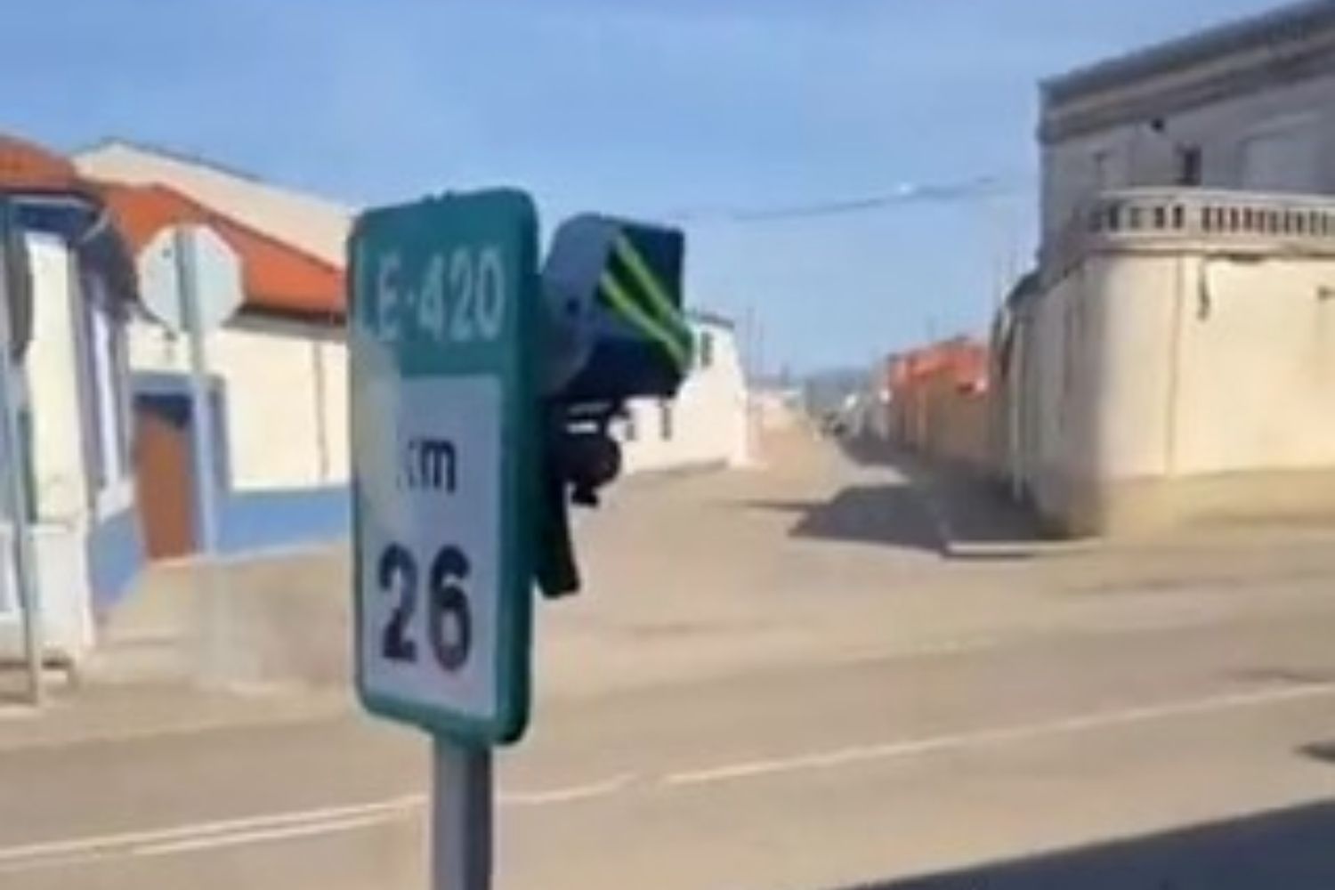 La DGT instala velolásers ocultos tras una señal en León / SOCIALDRIVE La DGT instala velolásers ocultos tras una señal en León / SOCIALDRIVE