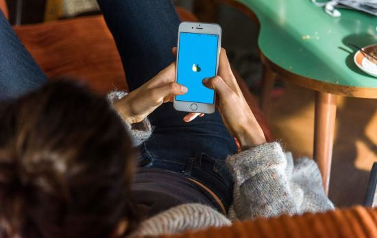 Una persona con la app de BlaBlaCar en el móvil / EP - BLABLACAR Una persona con la app de BlaBlaCar en el móvil / EP - BLABLACAR