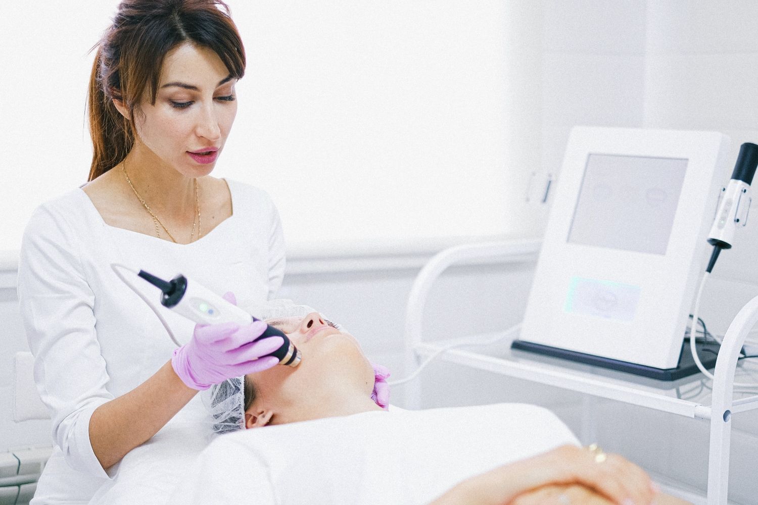 Un tratamiento estético dermatológico / PEXELS Un tratamiento estético dermatológico / PEXELS