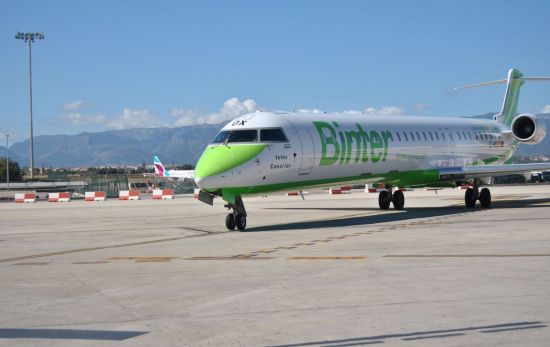 Avión de Binter en un aeropuerto de Canarias / EUROPA PRESS Avión de Binter en un aeropuerto de Canarias / EUROPA PRESS