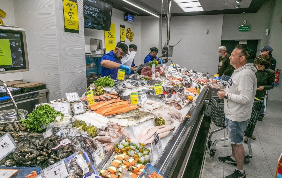 Interior de un supermercado BM / SUPERMERCADO BM