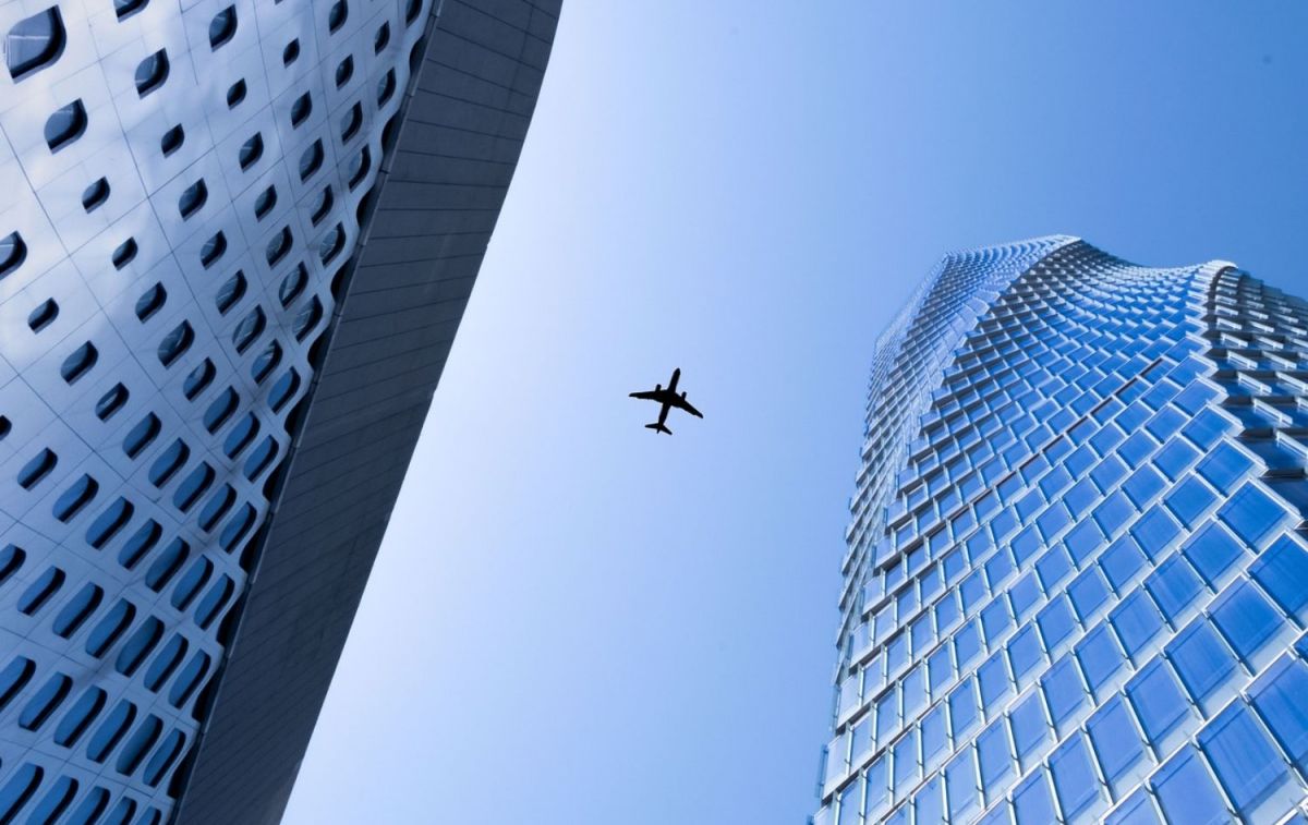 Un avión realiza un vuelos cortos / Pixabay
