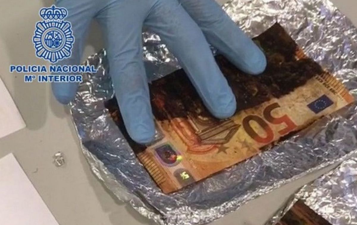 Detenido un hombre como presunto autor de una estafa por importe de 30.000 euros mediante el timo de billetes tintados / POLICÍA NACIONAL Detenido un hombre como presunto autor de una estafa por importe de 30.000 euros mediante el timo de billetes tintados / POLICÍA NACIONAL