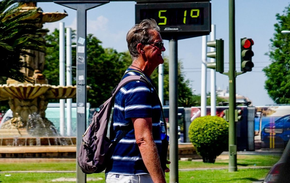 Un termómetro marca 51 grados, a 26 de junio del 2023 en Sevilla y estos son los trucos para enfriar tu casa sin tocar el aire acondicionado / Eduardo Briones (EP)