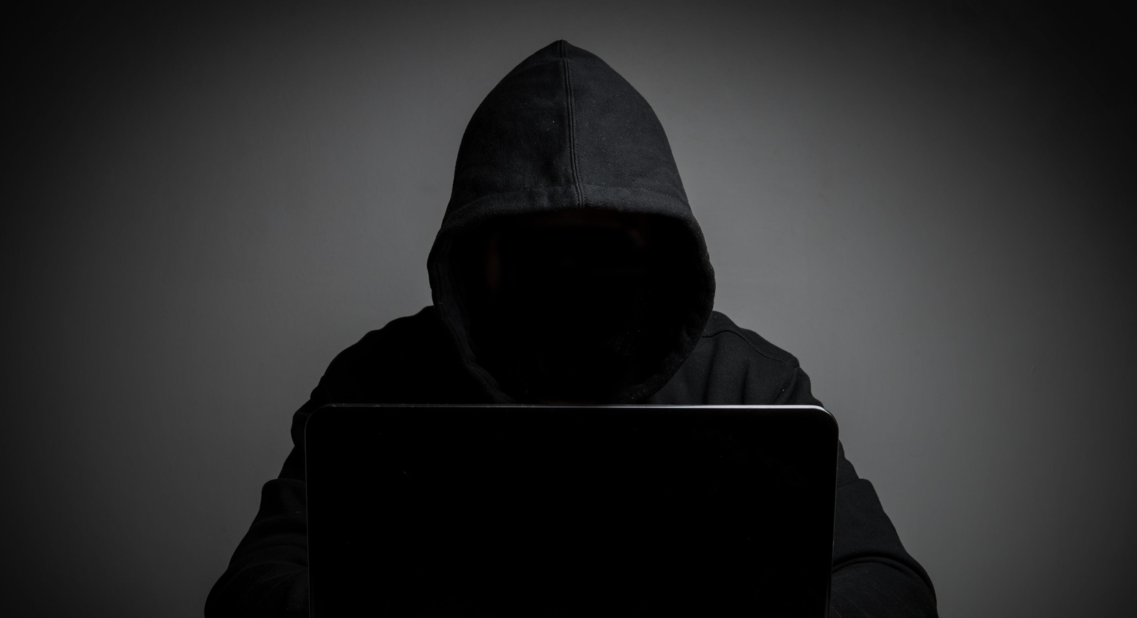 Un hacker en el Dark Web / FREEPIK