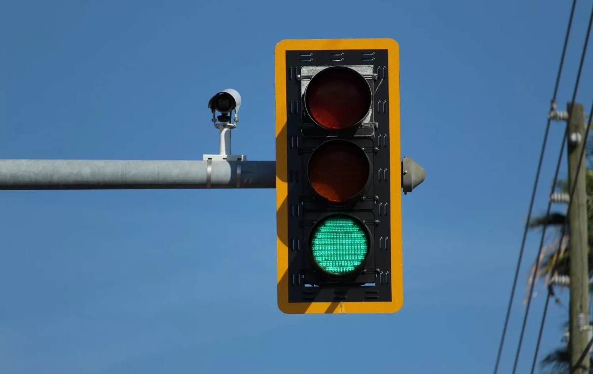 Un semáforo en verde   UNSPLASH