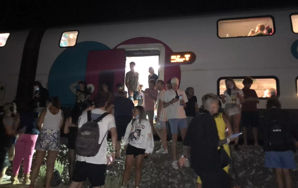 Un tren de Ouigo detenido en Alhama de Aragón, Zaragoza / EP