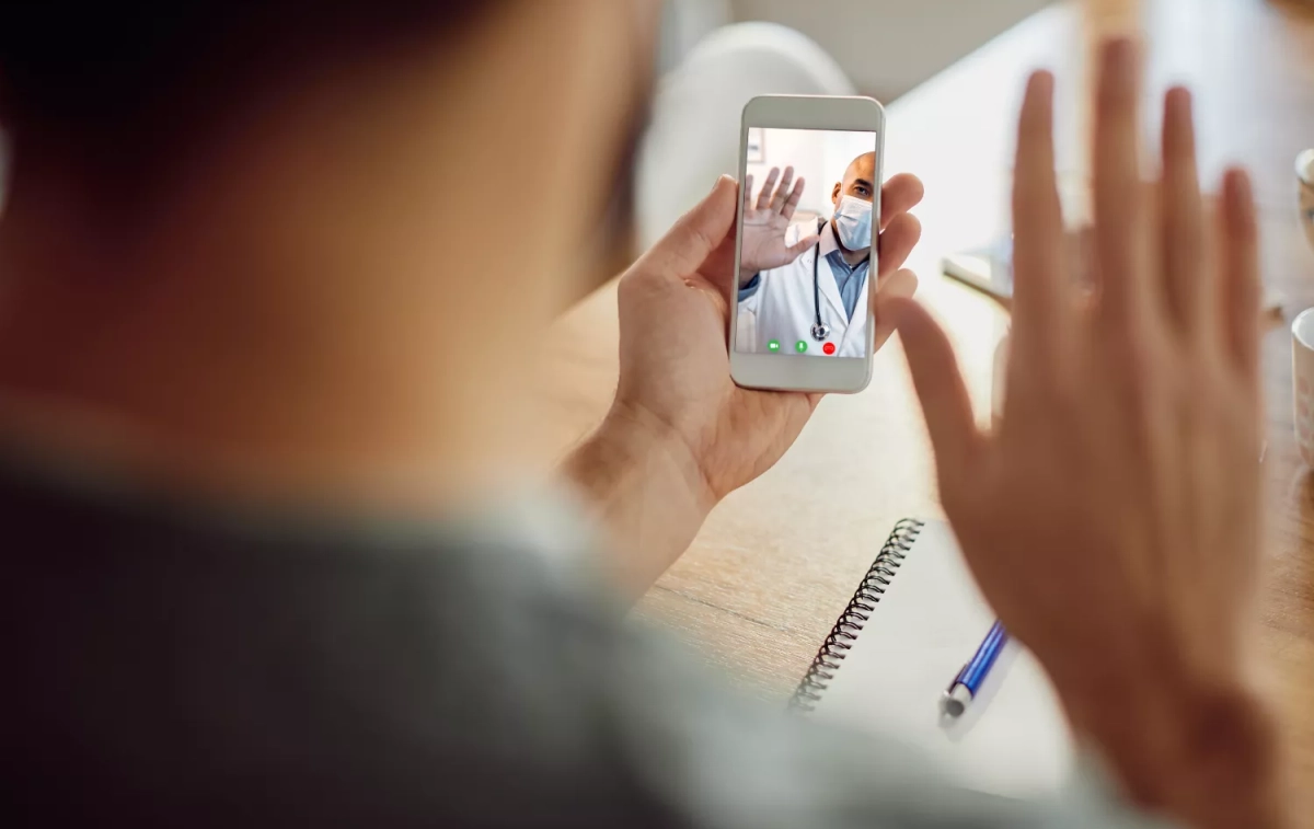 Una persona saluda a su médico / FREEPIK Una persona saluda a su médico / FREEPIK