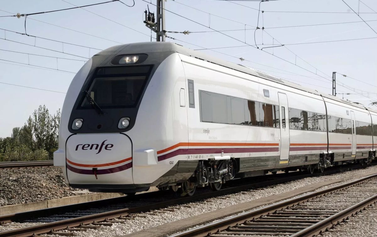 Un tren de Renfe, compañía que ofrece abonos gratuitos / EP Un tren de Renfe, compañía que ofrece abonos gratuitos / EP
