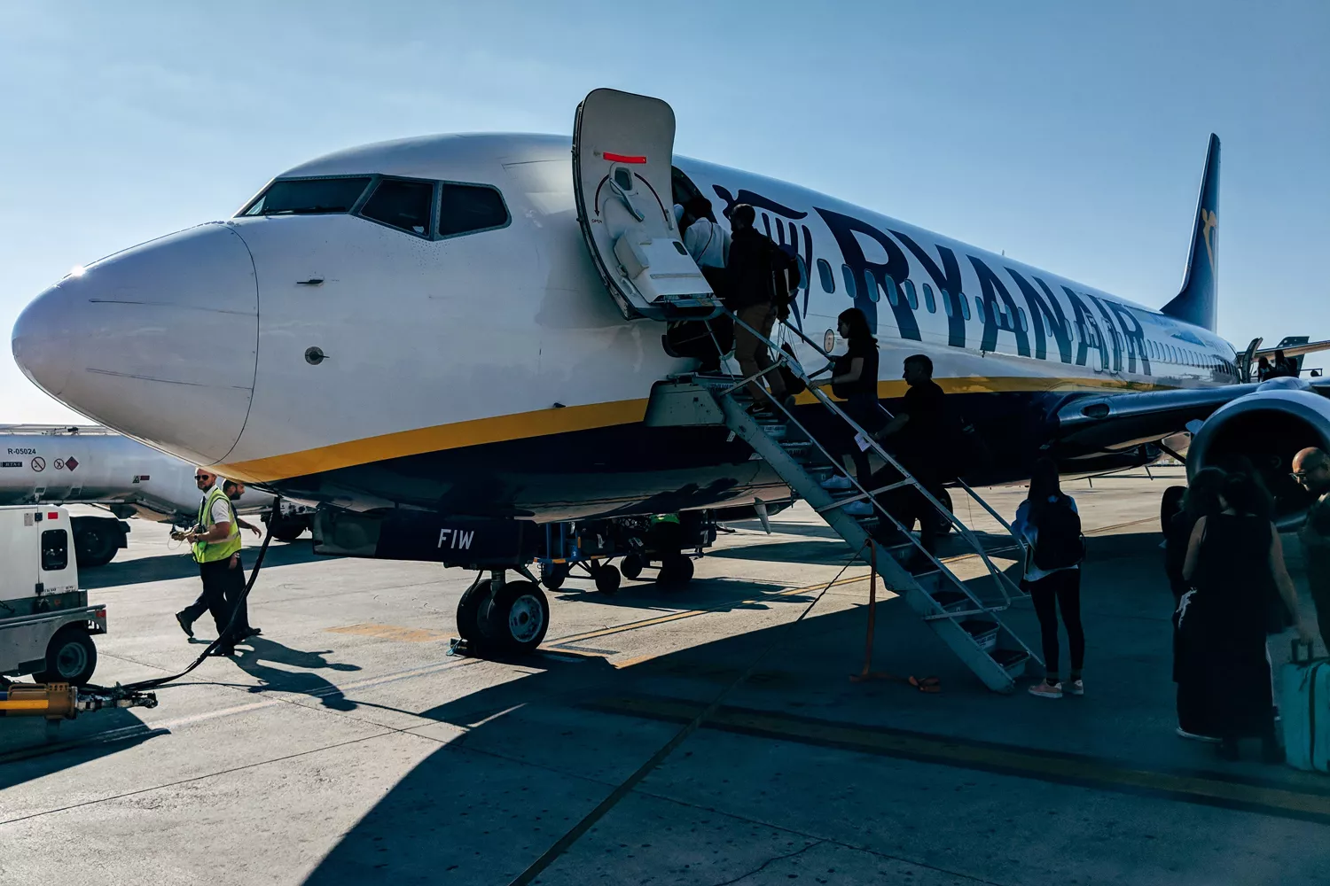 Pasajeros subiendo a un avión de Ryanair / PEXELS