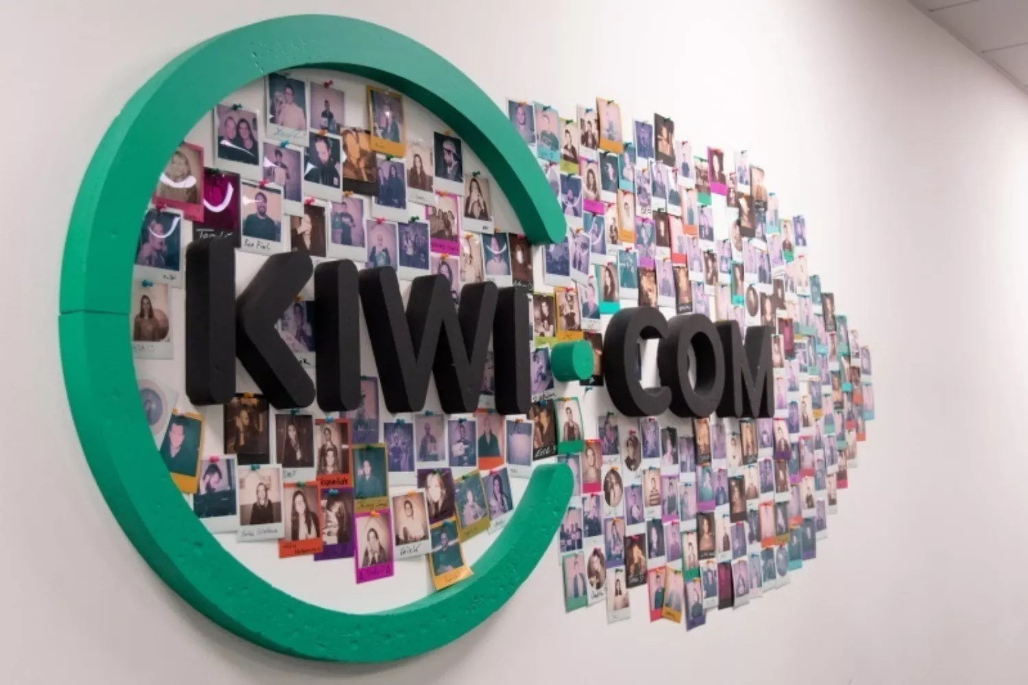 Logo de Kiwi.com / KIWI.COM