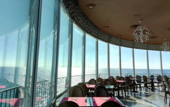 La cristalera con vistas al mar del restaurante Rey Alfonso (Nerja) / TRIPADVISOR La cristalera con vistas al mar del restaurante Rey Alfonso (Nerja) / TRIPADVISOR