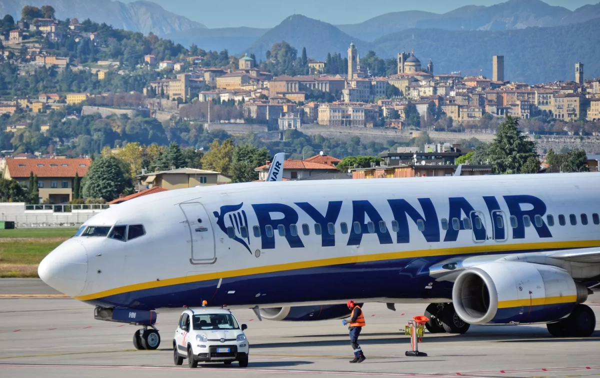 Un avión de Ryanair en un aeropuerto / PIXABAY