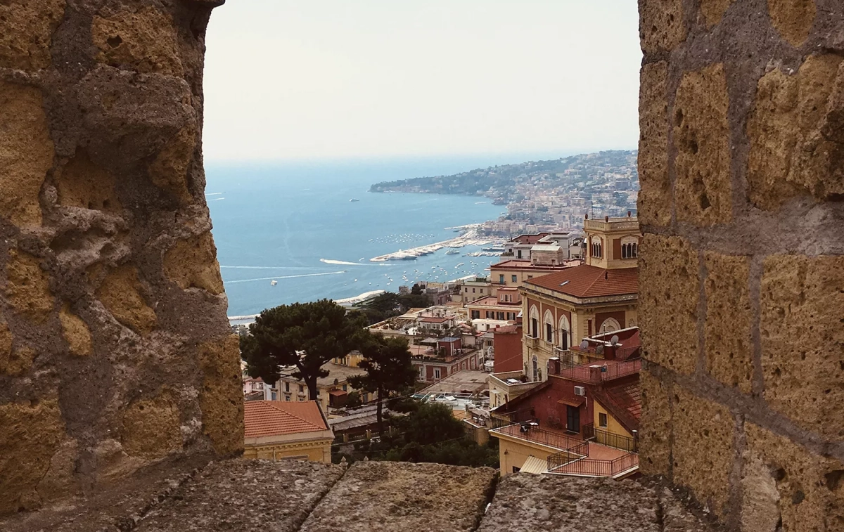 Vista de Nápoles desde el castillo que corona la ciudad / TC