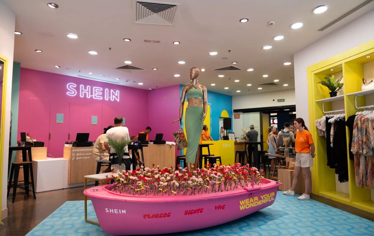 La tienda de Shein en Barcelona, una aplicación que estrenará Shein Exchange en España en 2024 / LUIS MIGUEL AÑÓN (CG) La tienda de Shein en Barcelona, una aplicación que estrenará Shein Exchange en España en 2024 / LUIS MIGUEL AÑÓN (CG)