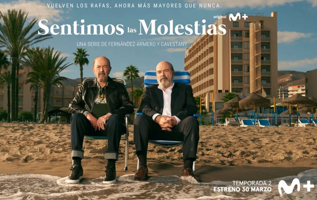 El cartel de la serie de Movistar+ 'Sentimos las molestias' con los protagonistas frente al Hotel Pez Espada / MOVISTAR
