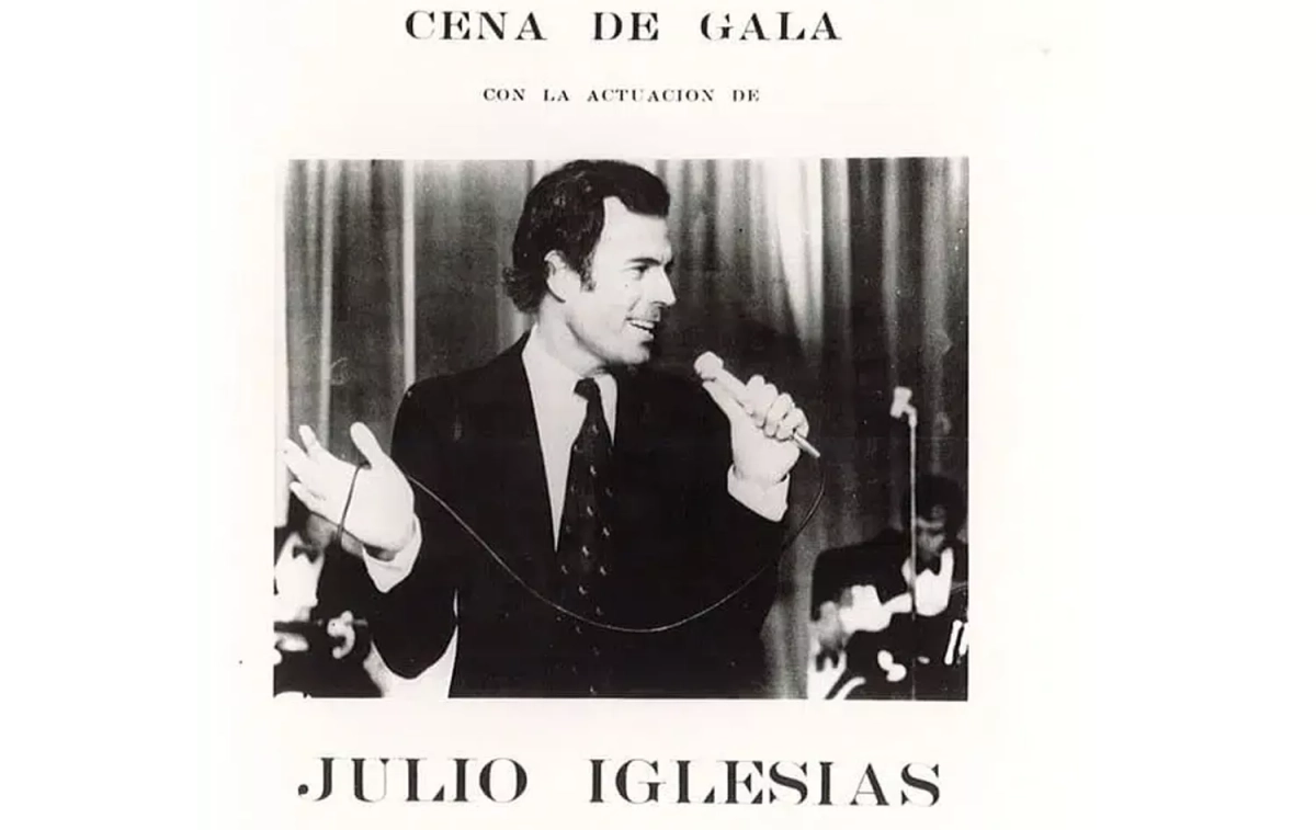 El cartel de la cena de gala con la actuación de Julio Iglesias en el Hotel Pez Espada / PEZ ESPADA