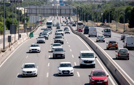 Una carretera española con señales de la DGT / EP Una carretera española con señales de la DGT / EP