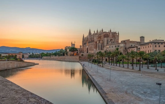 Palma de Mallorca, una de las tres ciudades españolas que están entre las mejores del mundo para teletrabajar / PIXABAY Palma de Mallorca, una de las tres ciudades españolas que están entre las mejores del mundo para teletrabajar / PIXABAY