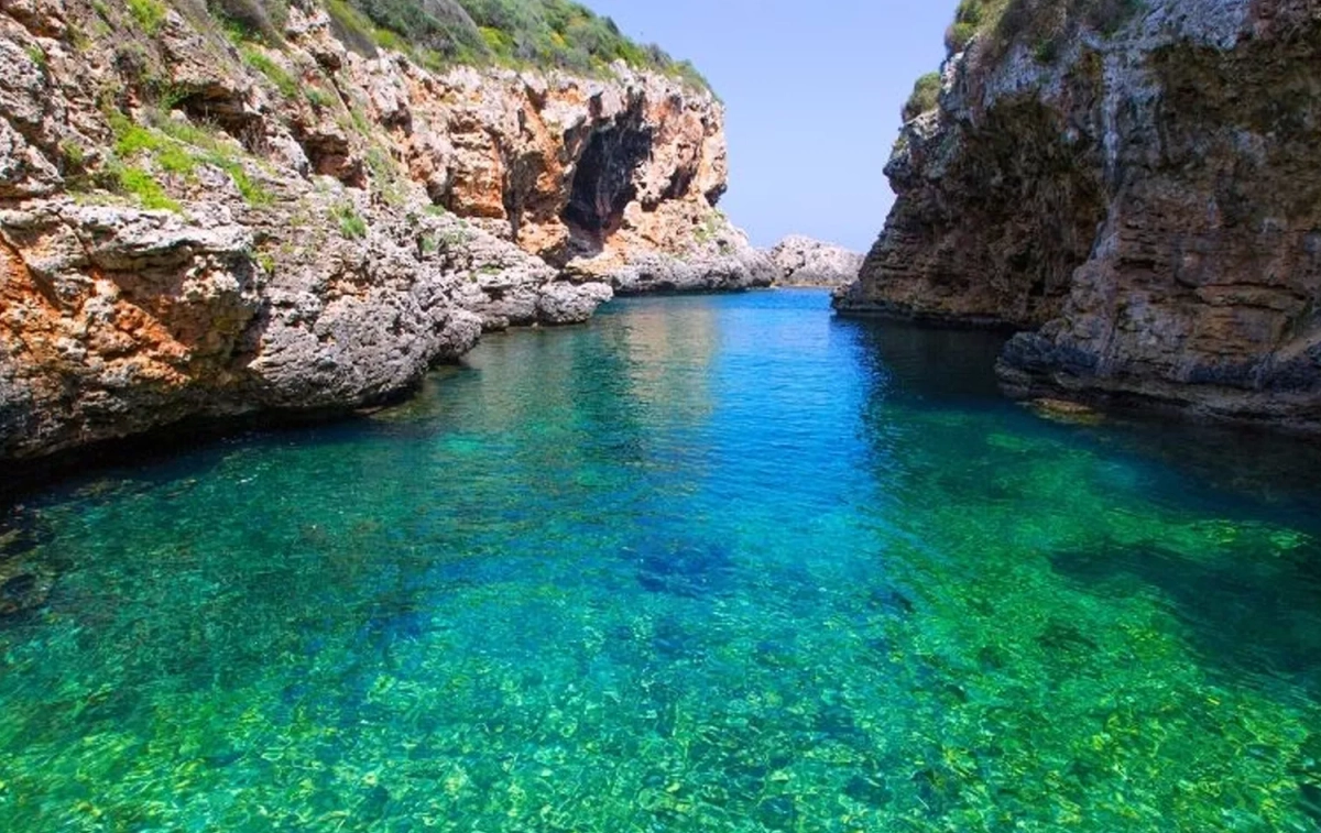 El agua turquesa de Cala Rafalet / ARTIEM HOTELS