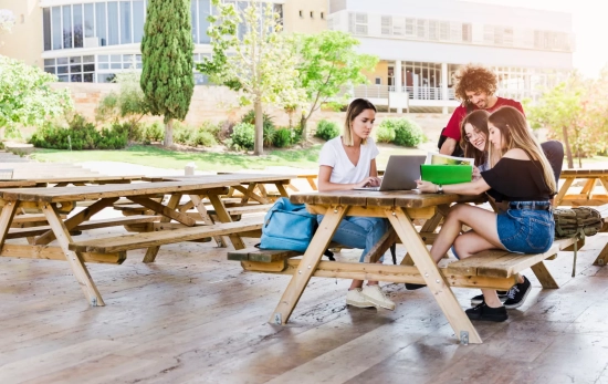 Universitarios en una residencia / FREEPIK Universitarios en una residencia / FREEPIK