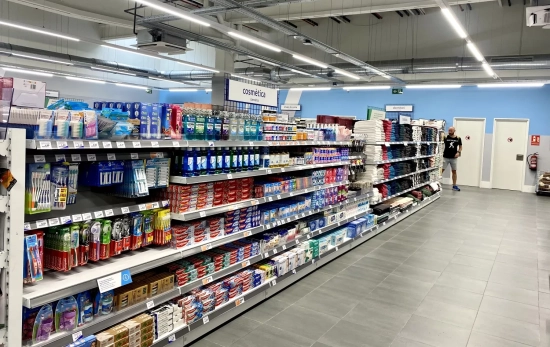 Interior de la tienda Action en Barberà del Vallès / CG