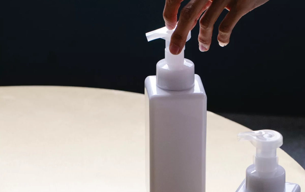 Un bote de jabón con dispensador / PEXELS Un bote de jabón con dispensador / PEXELS