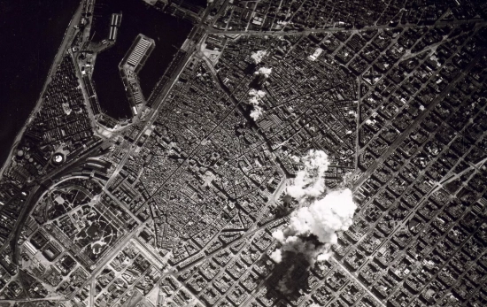Imagen de los bombardeos de los aviones fascistas en Barcelona durante la Guerra Civil española / ARCHIVO - EP Imagen de los bombardeos de los aviones fascistas en Barcelona durante la Guerra Civil española / ARCHIVO - EP