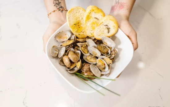 Un plato de almejas / PEXELS Un plato de almejas / PEXELS