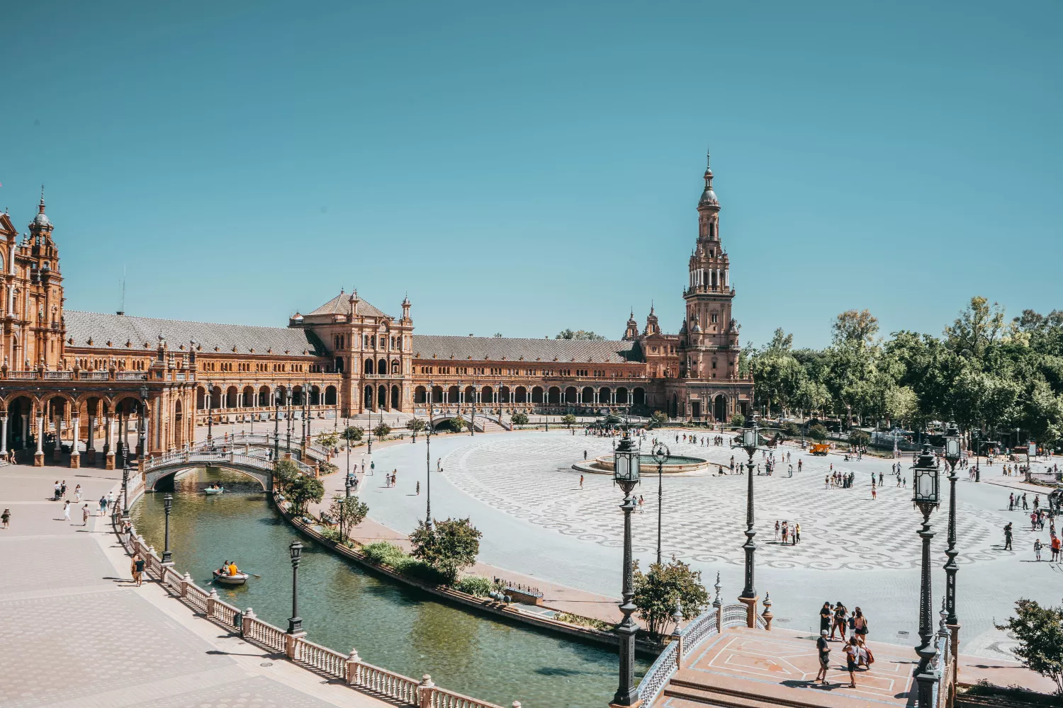 Vista de la Plaza de España de Sevilla, ciudad que podría sufrir especialmente el cambio climático / UNSPLASH