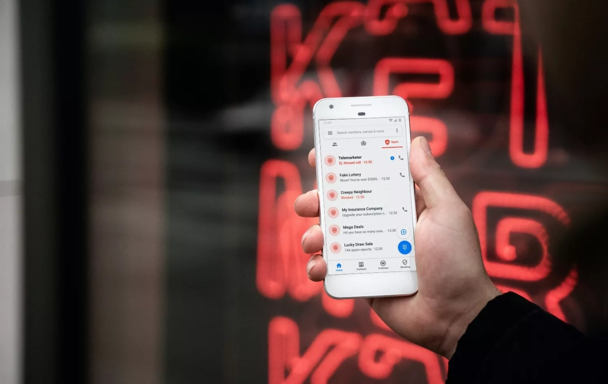 Un teléfono con una llamada comercial de spam / UNSPLASH Un teléfono con una llamada comercial de spam / UNSPLASH