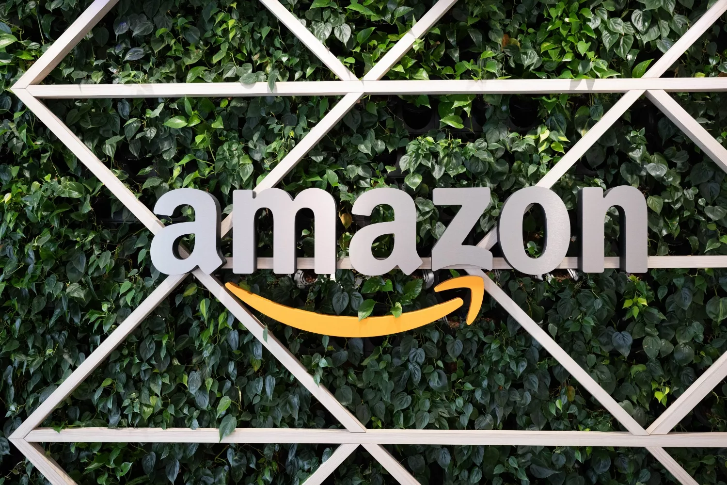 El logo de Amazon en una de sus oficinas / EP