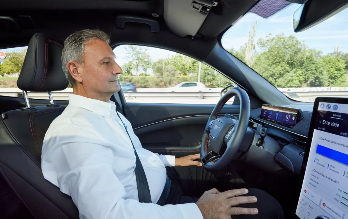 El presidente de Ford España, Jesús Alonso, probando la tecnología BlueCruise FORD (EP)