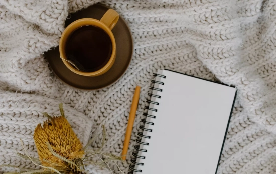Una taza de té, una libreta y un bolígrafo / PEXELS Una taza de té, una libreta y un bolígrafo / PEXELS
