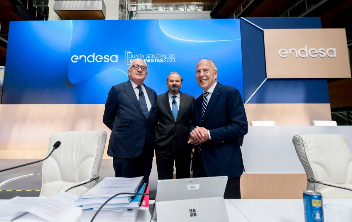 El consejero delegado de Endesa, José Damián Bogas, junto con presidente y el consejero delegado de Enel / EP - ALBERTO ORTEGA