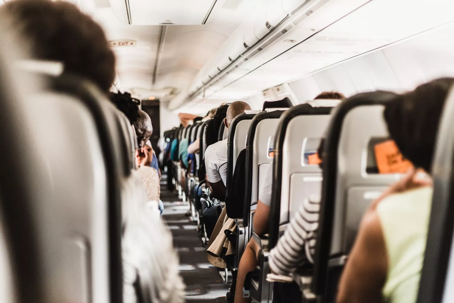 As filas da cabina de um avião / UNSPLASH