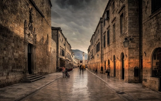Viajeros por las calles del casco antiguo de la turística ciudad de Dubrovnik, en Croacia / PIXABAY Viajeros por las calles del casco antiguo de la turística ciudad de Dubrovnik, en Croacia / PIXABAY