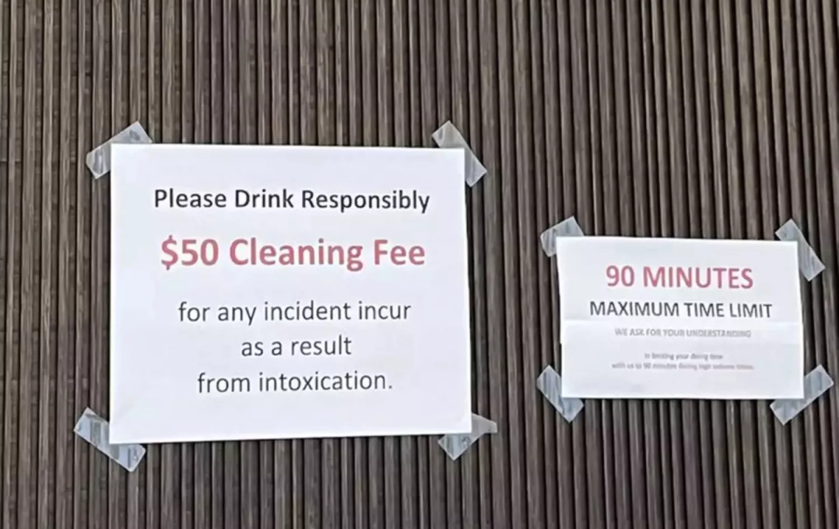 Dos carteles informan de la tarifa por vomitar a causa del alcohol / SFGATE