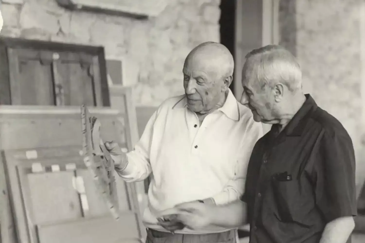 Pablo Picasso y Joan Miró, en Notre Dame de Vie, Mougins, 1967, en una fotografía de Jacqueline / ARCHIVO SUCESIÓN PICASSO