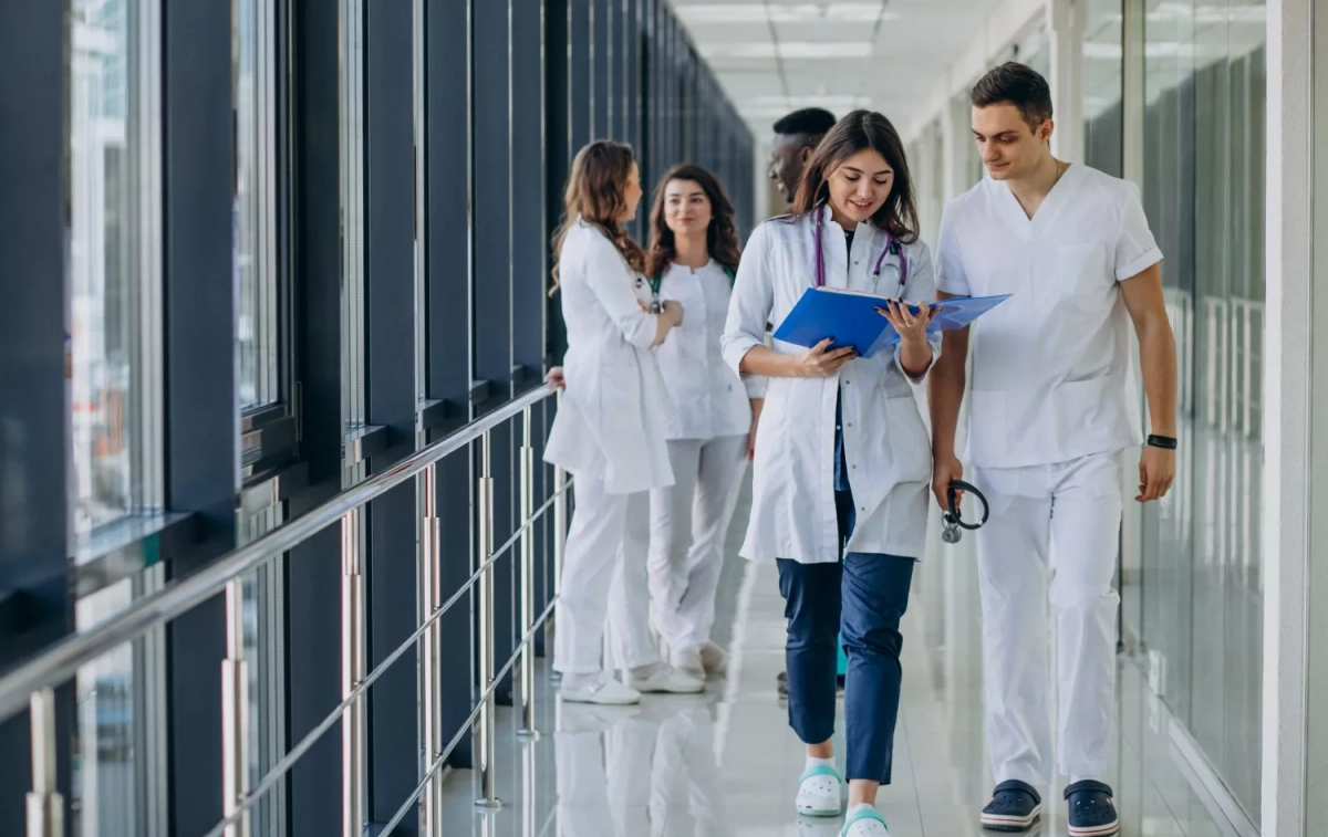Profesionales de unos hospitales de Madrid / FREEPIK Profesionales de unos hospitales de Madrid / FREEPIK