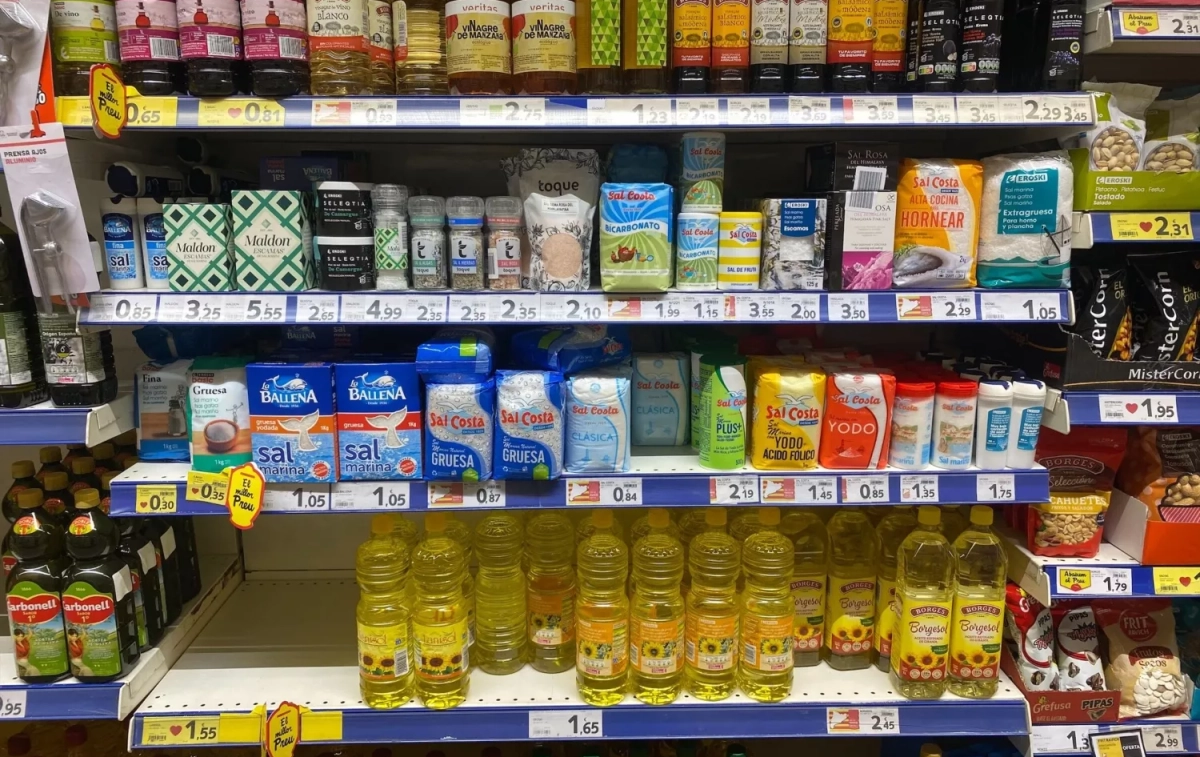 Diferentes tipos de sal en un supermercado Caprabo / CG 