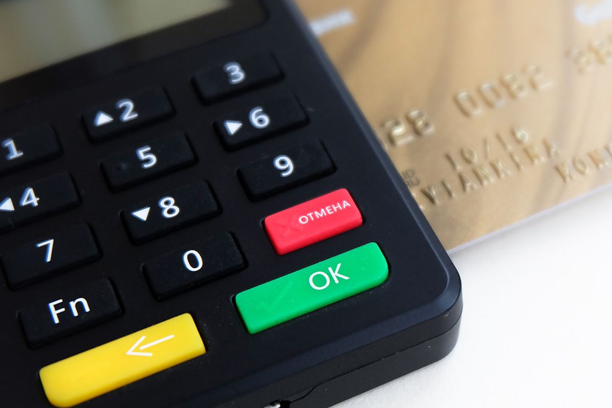 Una tarjeta de crédito y una calculadora / PIXABAY