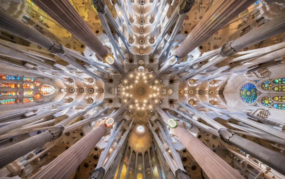 Interior de la basílica de la Sagrada Família de Barcelona / EP