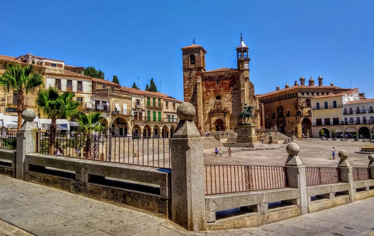 Plaza Mayor de Trujillo, en Extremadura / OFICINA DE TURISMO Plaza Mayor de Trujillo, en Extremadura / OFICINA DE TURISMO