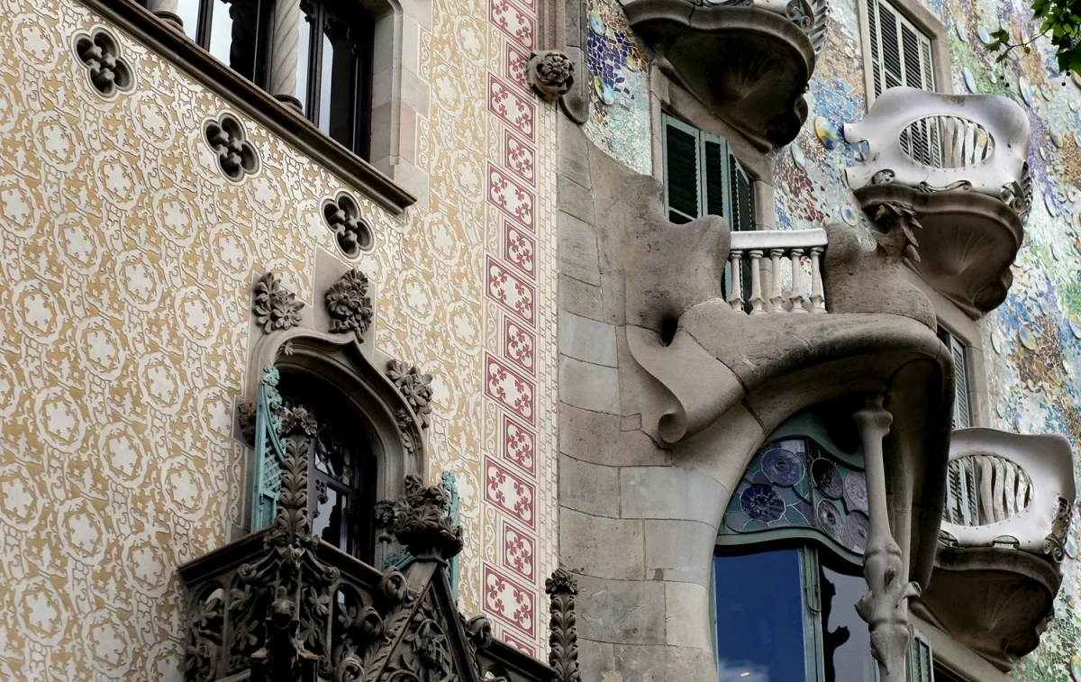 Las fachadas de Casa Amatller y Casa Batlló, ambas en Paseo de Gracia / PIXABAY