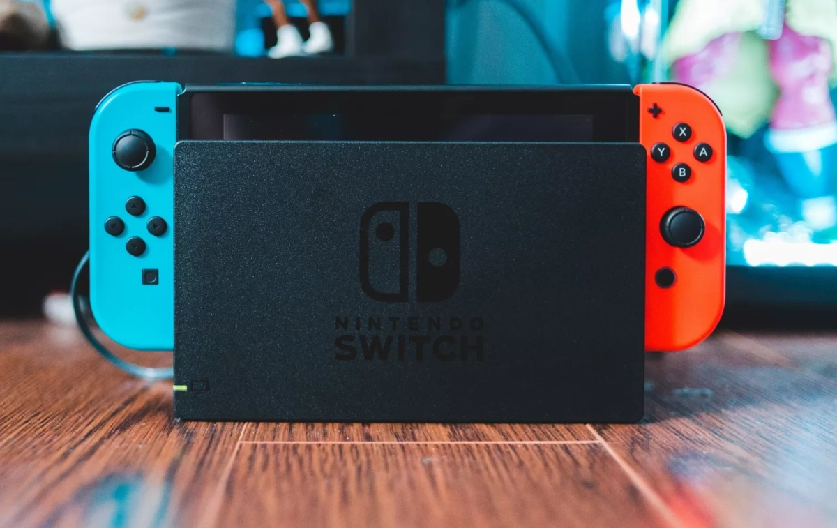 Una Nintendo Switch y sus mandos / UNSPLASH